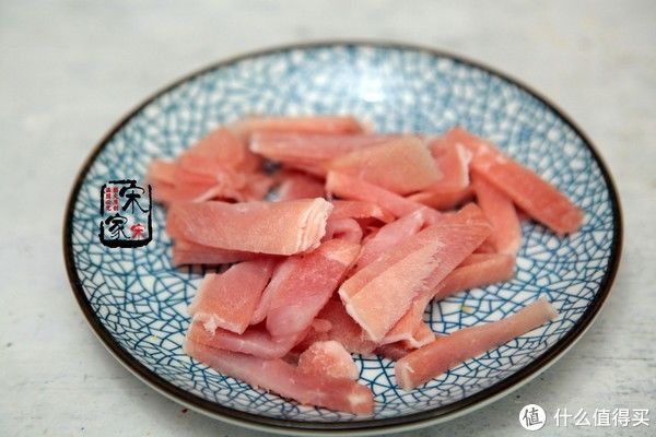 竹笋炒肉|一大早，妈妈送来一袋子“竹笋”，这么小的竹笋，到底能不能吃？