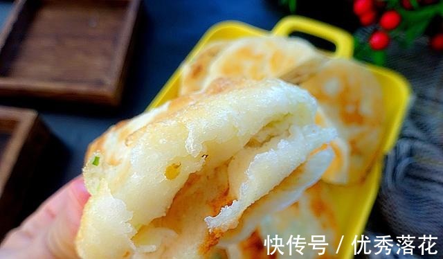平底锅版的葱香烧饼，外酥里软又多层，按照这方法操作，一次成功！