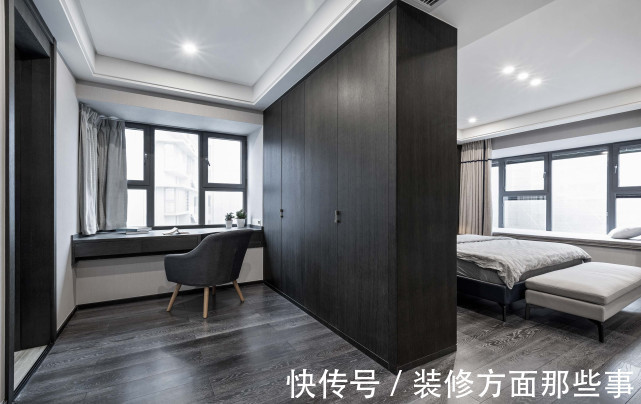衣柜|140平现代风三居室用衣柜隔开的桌子,眺望窗外美景岂不美哉!