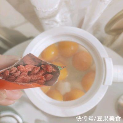 金桔雪梨汤，清肺润肺又解腻