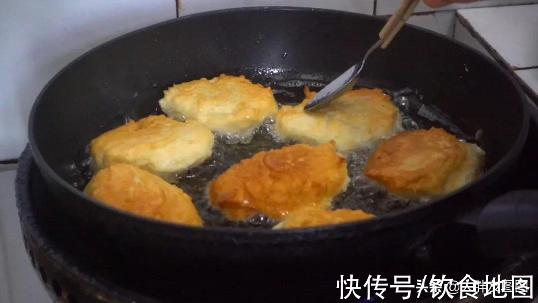 10分钟搞定热腾腾的早餐,不烤不蒸,软蓬的油墩子,上桌一秒光盘