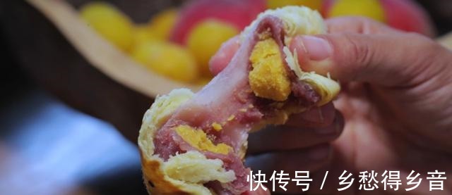 时刻|休闲时刻,李子柒蛋黄酥传递美好!