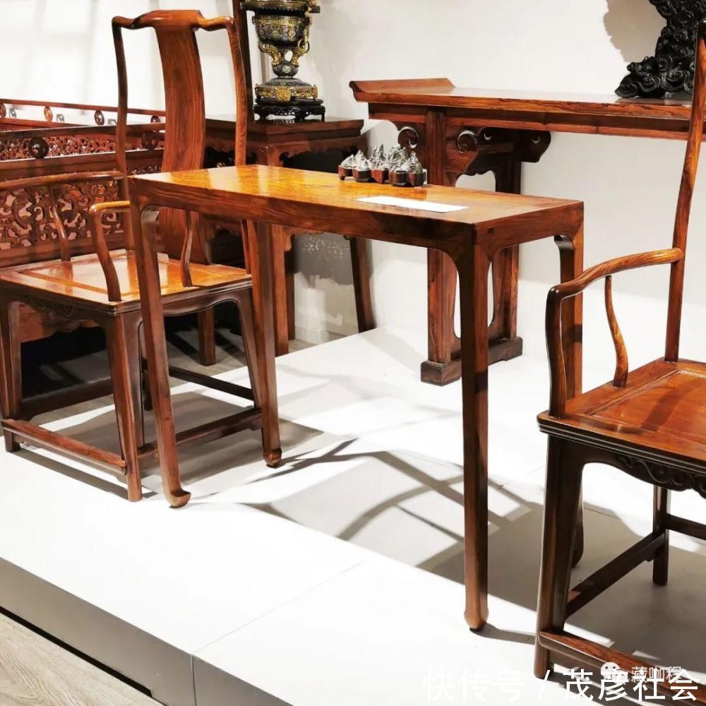 马蹄|马蹄够大、够奢侈,海黄四面平桌材质一流