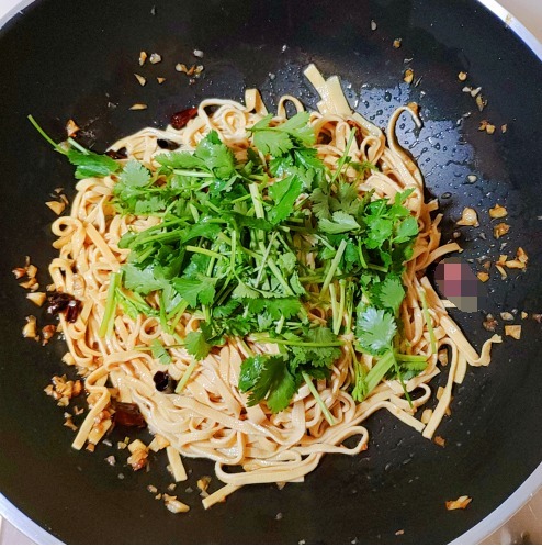 发硬|拌干豆腐丝,干豆腐直接焯水就外行了,没做这1步,难怪口感发硬