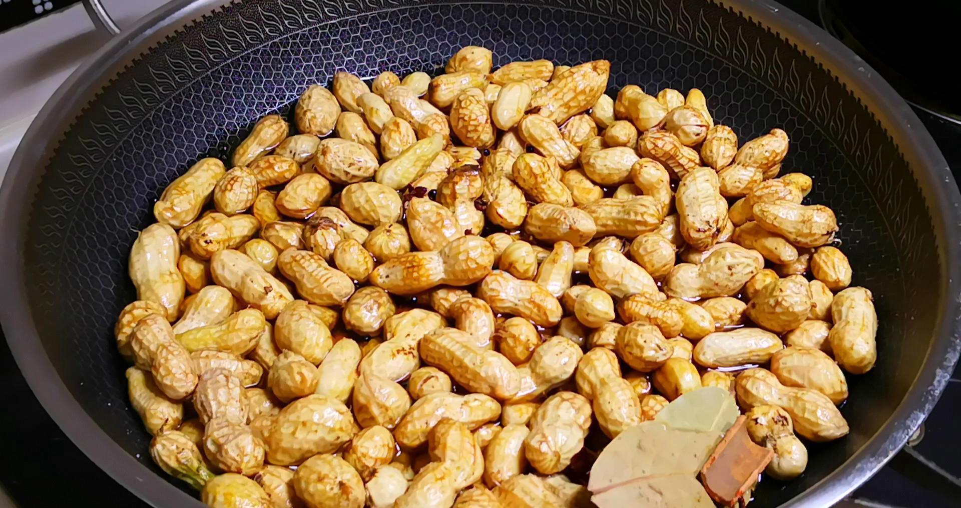 煮花生，最忌直接加水就煮，多加1步，花生又香又入味，还省火