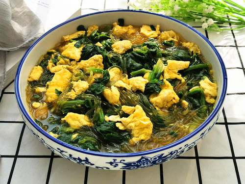 菠菜原来还可以这样吃？加上这2样，汤汁鲜美越吃越爱