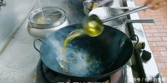 鲫鱼羊肉汤——酒店大厨将羊肉、萝卜、鲫鱼合烹,营养健康价值高