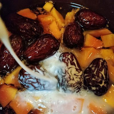木瓜红枣炖牛奶|木瓜红枣炖牛奶