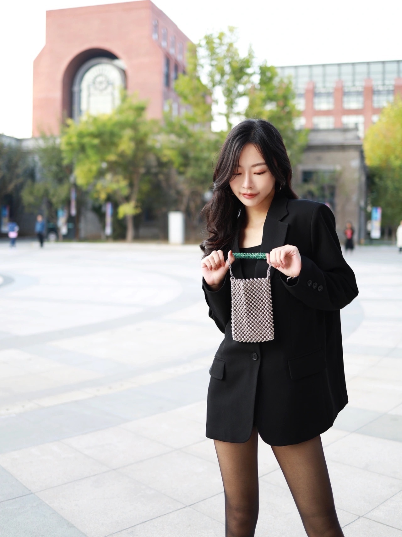 御姐 职场御姐丨怎样才能穿出西装黑丝的高级感?这就是幂式穿搭!