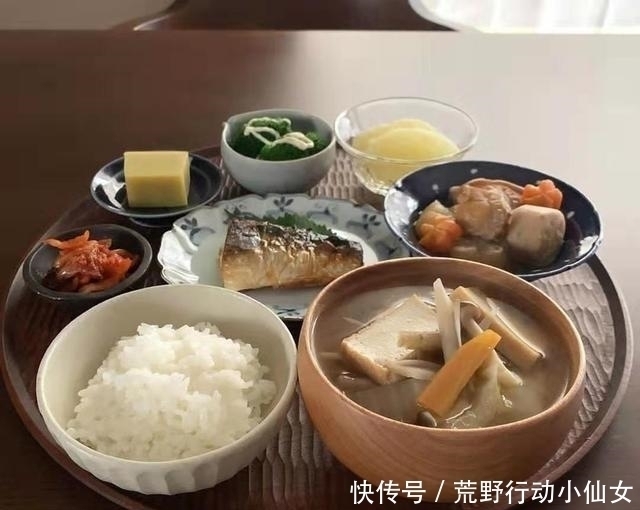 饿死|男子晒日本媳妇做的一日三餐,中国网友我吃这些会“饿死”