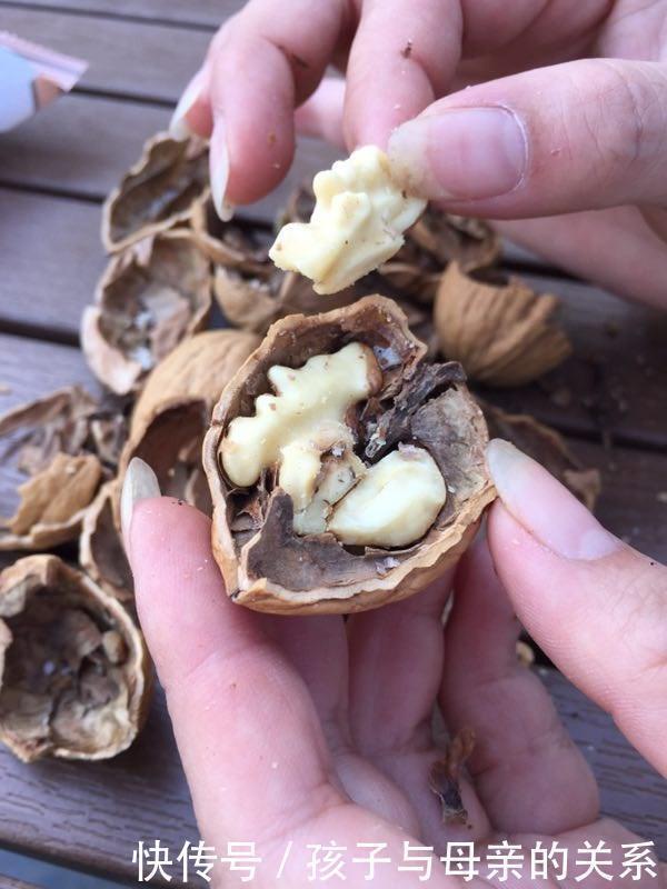 黑发|核桃和它一起煮,失眠好了,肾也好了,无论男女常食,白发变黑发