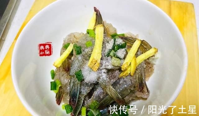 好吃|外酥里嫩,好吃到吮手指的脆皮虾,家里有小朋友的一定要做一回!