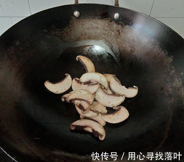 口蘑菜心|口蘑菜心肉丸汤,营养丰富,汤鲜味美!