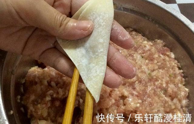 云吞皮|教你包馄饨，沾点水，一捏就好，下锅不破皮