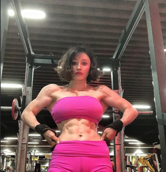 青岛|青岛肌肉辣妈，这身肌肉是什么水平？敢和男人叫板吗？