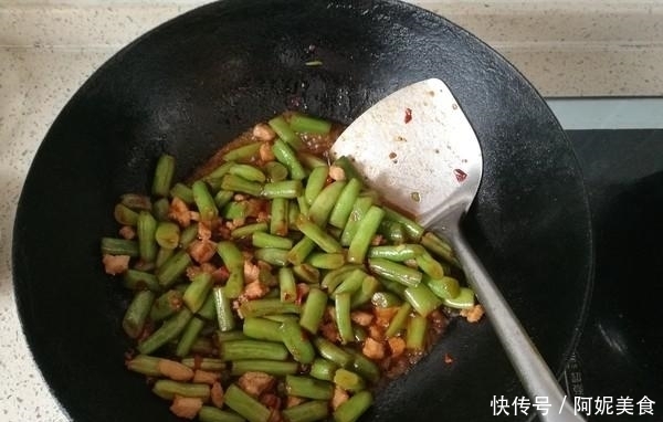 吃腻|大鱼大肉吃腻了，做1盘家常小炒，清爽不油腻，好吃极了！