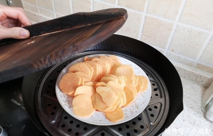  蒸红薯时，直接上锅蒸大错特错，多加这一步，红薯熟的快，更香甜