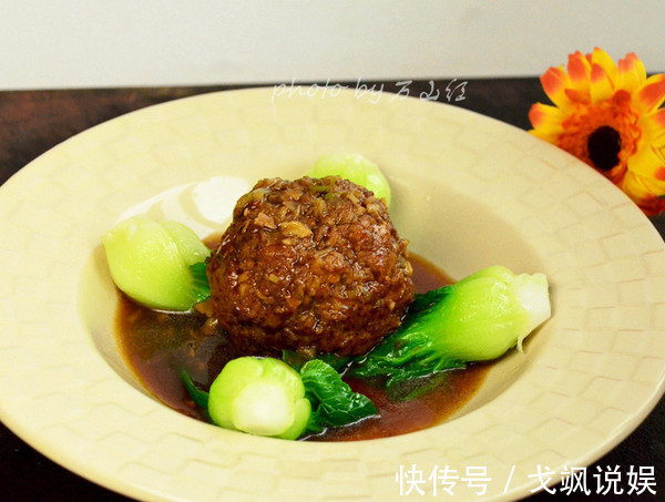 在家这样做狮子头,肉质鲜嫩有营养,隔三差五做,简单易学又下饭