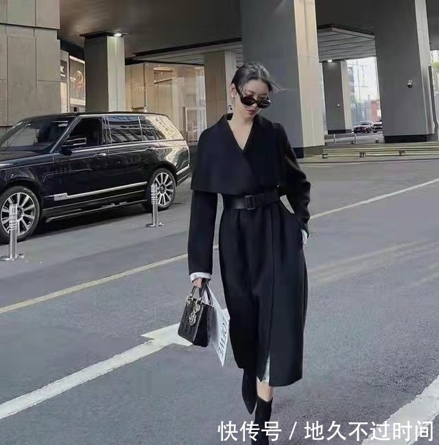 冬季 进入中年的女人,冬季如何将黑色大衣穿出高级感?
