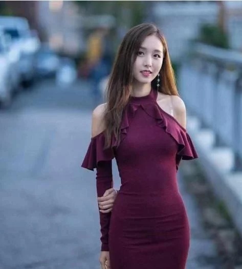 高跟鞋|小姐姐齐肩长发,穿白色衬衣配牛仔短裤,清纯美好