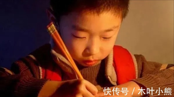 网红!高中女生“饺子字体”走红,圆圆滚滚十分可爱,阅卷老师赞赏有加