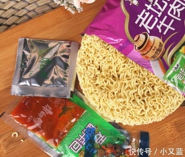 统一和康师傅泡面有啥区别从牛肉面就能看出,差异一目了然