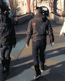 |搞笑GIF：裤子事小，脸面事大，这下以后还怎么见人？