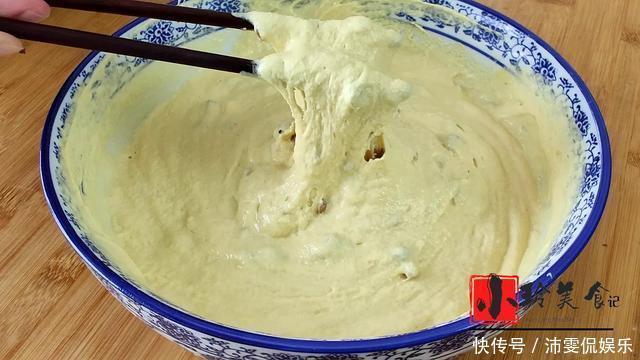  做成|小米加上一袋牛奶，做成小米糕，养胃易消化，暄软香甜，真好吃