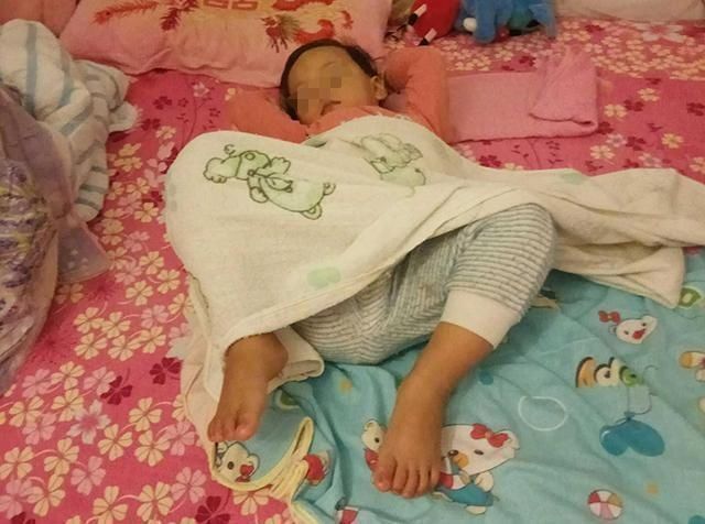 李女士|孩子睡着后喜欢“滚来滚去”别大意,这是在给家长发“信号”