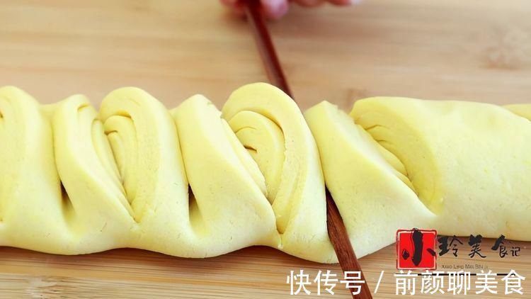 豆瓣酱|玉米面最好吃的做法,一层比一层香,连吃3天都没吃够,营养解馋