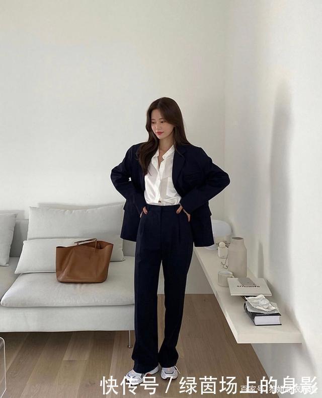 爱不够的小黑裤搭什么都好看,尽心准备20套Look,时髦大方还耐看