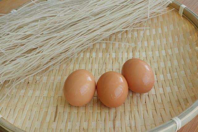 妈妈用30年的炸丸子做法,不加一滴水,吃起来嘎嘣脆,放凉也不硬