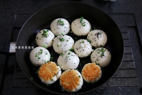  松软|生煎包在家做，底部金黄酥脆，内里松软鲜香，详细做法一看就会