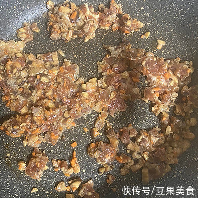 手抓饼|餐桌上的保留项目牛肉千层饼，隔段时间就做一次