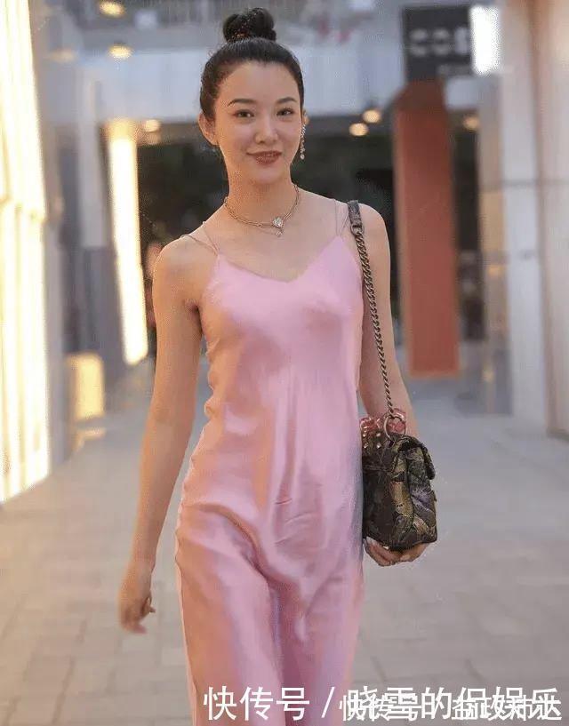 荷叶 荷叶罗裙一色裁,芙蓉向脸两边开,吊带连衣裙演绎的优雅从容之美