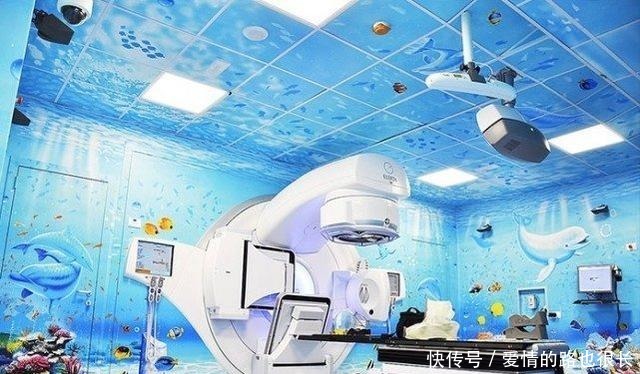 漫画家把墙绘搬进医院,童话世界栩栩如生,看似简单却责任重大