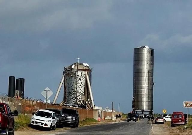 发射架 星际飞船SN5终于露面了,已竖立发射架,新一轮测试即将开始