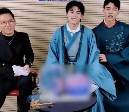 王牌迎来《山河令》剧组，吴彤导演犀利提问，龚俊在线维护张哲瀚