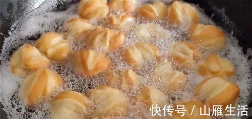 核桃酥这样做太好吃了，外面酥脆直掉渣，内里绵软又香甜，真过瘾