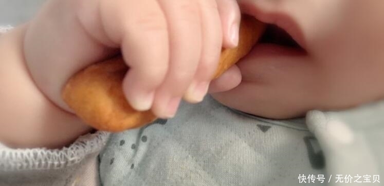 小手|这个时期，宝宝吃手越吃越聪明，若错过就可惜了！你家做对了吗？