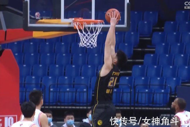 裁判員|1分鐘連吃違體+技犯！孫銘徽慘遭驅(qū)逐，廣東7分鐘僅2分，杜鋒不滿