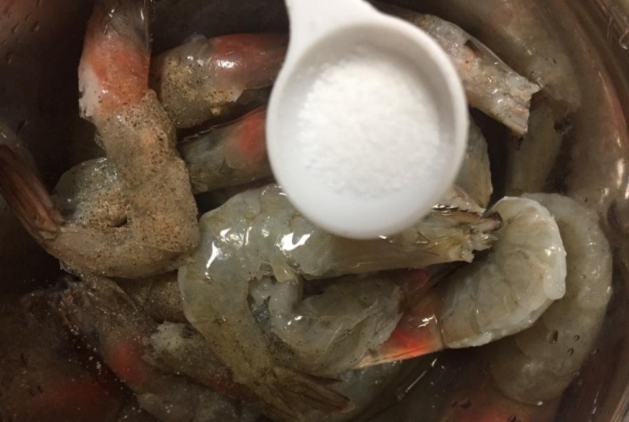 大虾别用水煮,教你一个简单做法,酥香过瘾,虾肉嫩滑,太好吃了