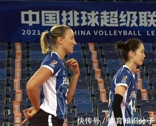 孙樊琼|4人得分上双,上海女排3-0胜云南,王之腾仍不满,赛后指导2队员