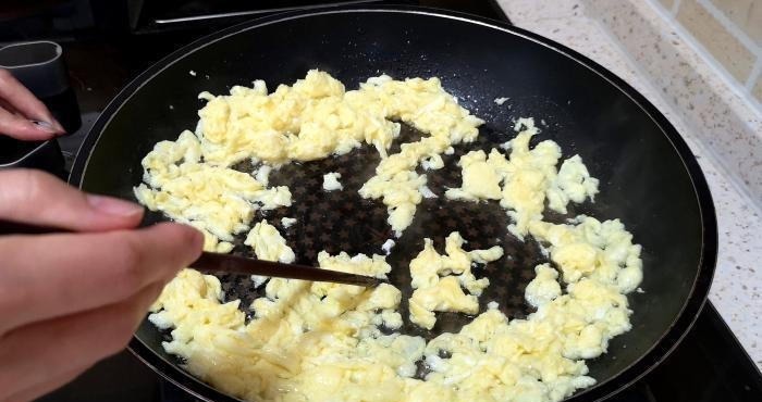 馅饼|此菜一年四季都便宜,秋天要多给孩子吃,钙含量极高,烙馅饼真香