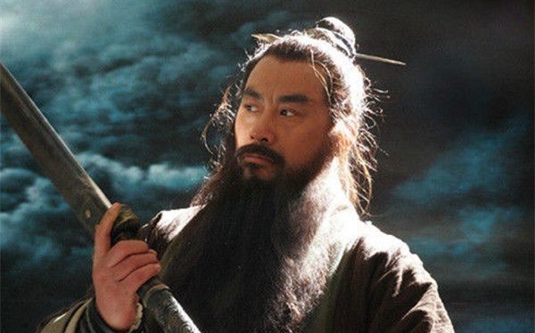 荡平|此人手持偃月刀,擒杀三十八将,最终荡平梁山