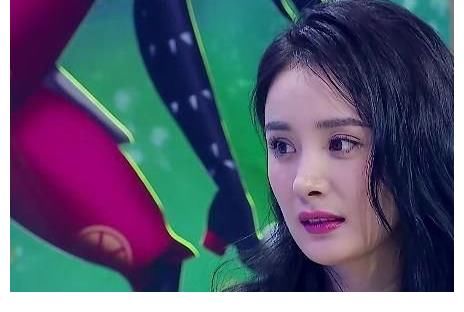 一檔綜藝節(jié)目中小S問(wèn)楊冪：你敢當(dāng)眾挖鼻屎?jiǎn)幔織顑纾何覜](méi)有鼻屎