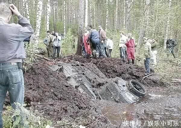 坦克|男孩连续3月观察确定水下有大型装备，结果捞上一辆27吨的坦克