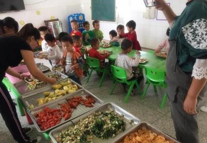 家长群|幼师误发午餐照到家长群,虽然很快撤回,还是被眼尖的家长截图了