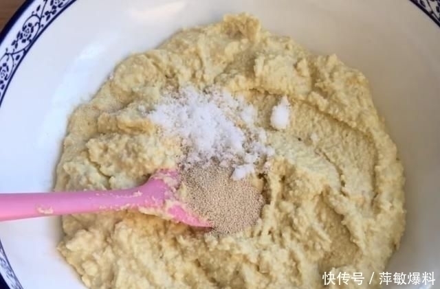 1碗黄豆，2个鸡蛋，没想到这么好吃，不蒸不炸，出锅一会就光盘