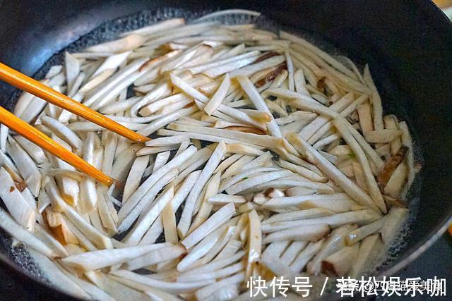 冬天|杏鲍菇和韭菜炒,太好吃了,营养又鲜香,冬天我家就爱这么吃